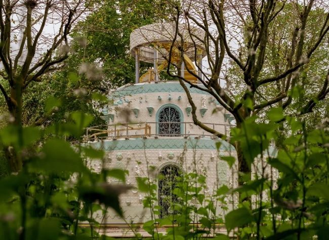 O pavilhão está situado na propriedade da família Rothschild, Waddesdon Manor_Cortesia Joana Vasconcelos O pavilhão está situado na propriedade da família Rothschild, Waddesdon Manor_Cortesia Joana Vasconcelos