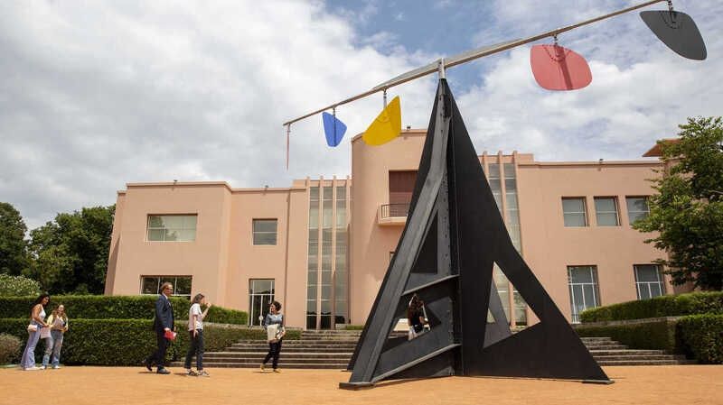 Algumas das peças de Calder nunca tinham saído de Paris, como esta Horizontal, 1974.© Carlos Carneiro / Global Imagens