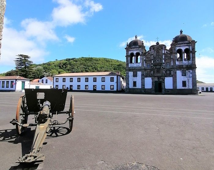 Fortaleza e Igreja de São João Baptista - Imóvel de Interesse Público desde 1943 (fotografia © Centro Nacional de Cultura)