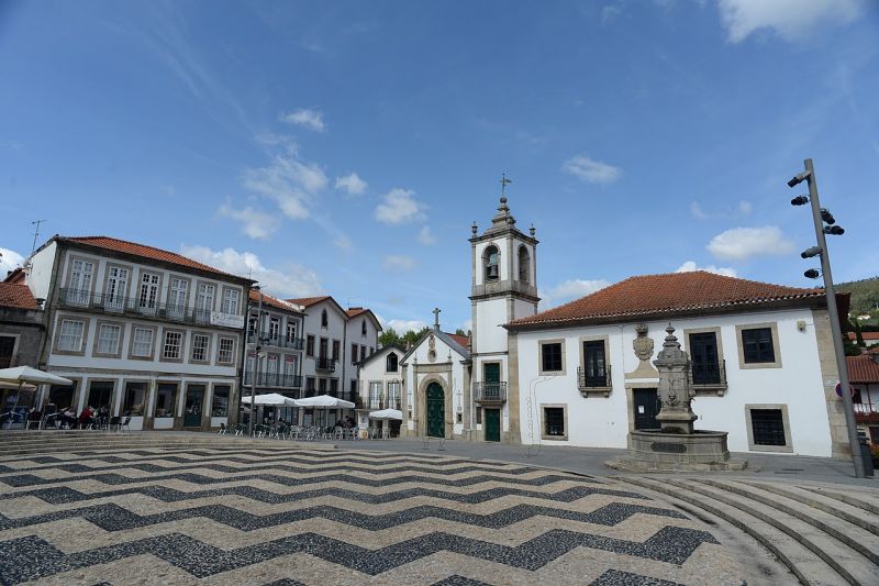 Conjunto urbano da Praça Brandão de Vasconcelos [RSAlmeida, Widimedia]