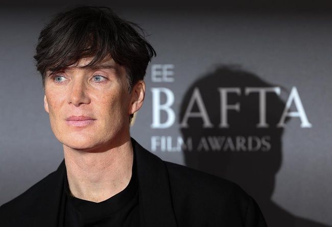 Cillian Murphy à chegada para a cerimónia dos prémios BAFTA. Foto: Neil Hall/EPA