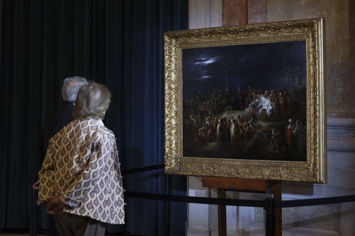 Pintura a óleo “Descida da Cruz”, de Domingos Sequeira, exposta na cerimónia de assinatura do memorando de entendimento entre o Estado português e a Fundação Livraria Lello, que decorreu no Palácio da Ajuda, em março de 2024 [ fotografia © 2024 António Cortrim / LUSA]