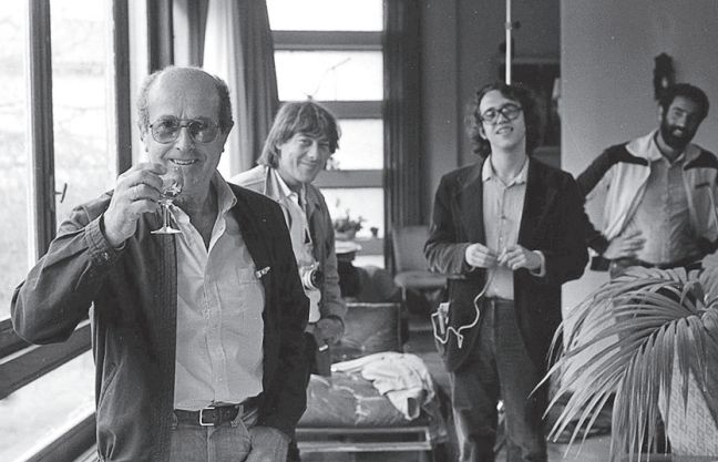 "Manoel De Oliveira: 50 Anos De Carreira"(foto de rodagem de João Abel Aboim) "Manoel De Oliveira: 50 Anos De Carreira"(foto de rodagem de João Abel Aboim)